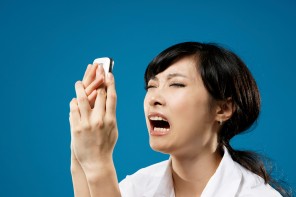 Girl-yelling-at-phone